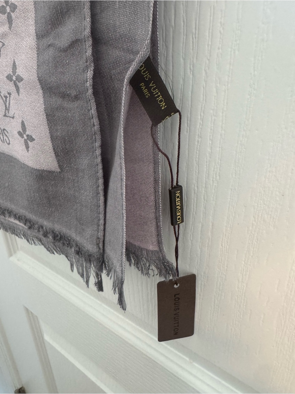 Louis Vuitton Reversible Pink & Gray Monogram Scarf - Picture 5 of 5